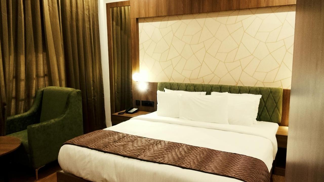 Mandarin Sky Hotel Kannur ภายนอก รูปภาพ