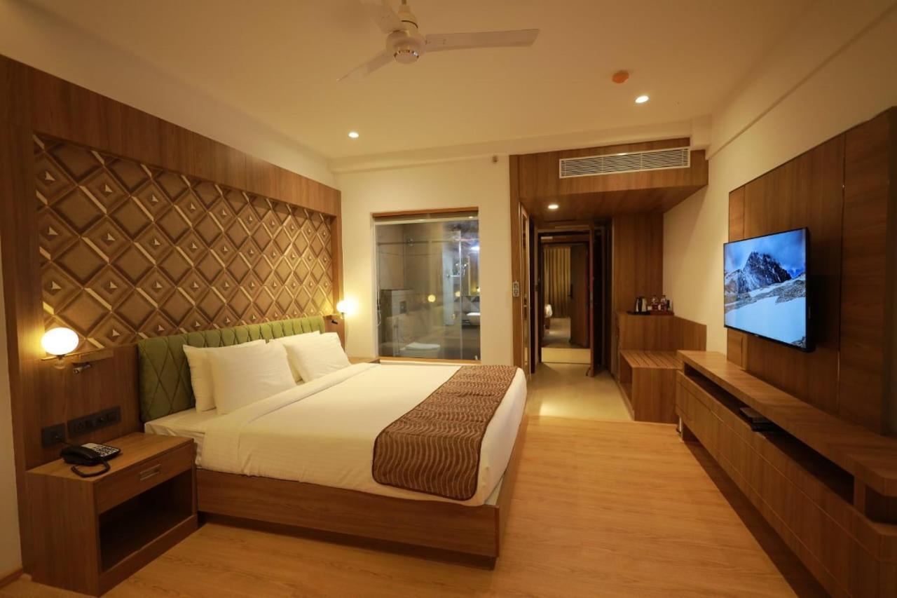 Mandarin Sky Hotel Kannur ภายนอก รูปภาพ