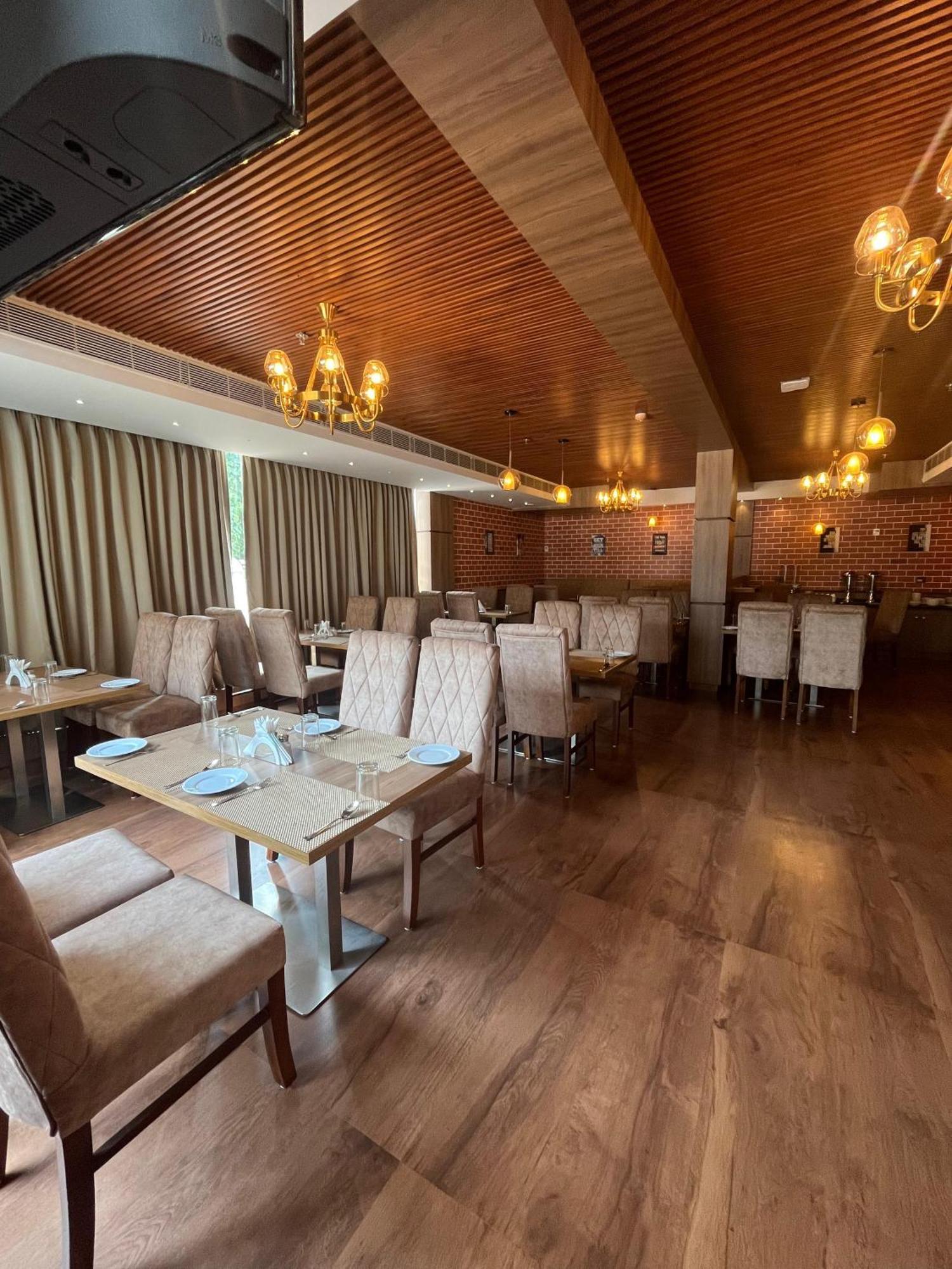 Mandarin Sky Hotel Kannur ภายนอก รูปภาพ